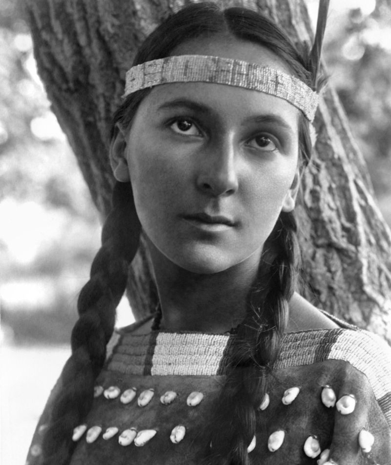 Young Sioux Woman | Alamy Stock Photo by Edward S. Curtis