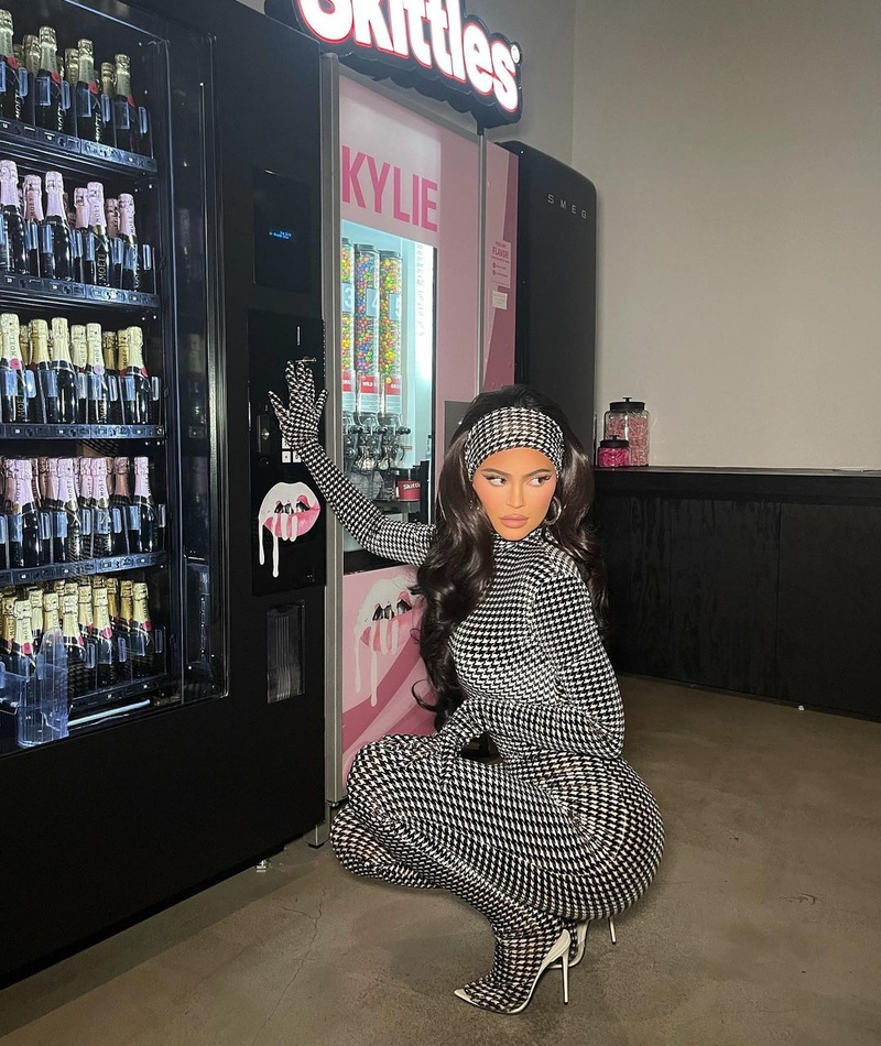 Champagne Vending Machine | Instagram/@kyliejenner