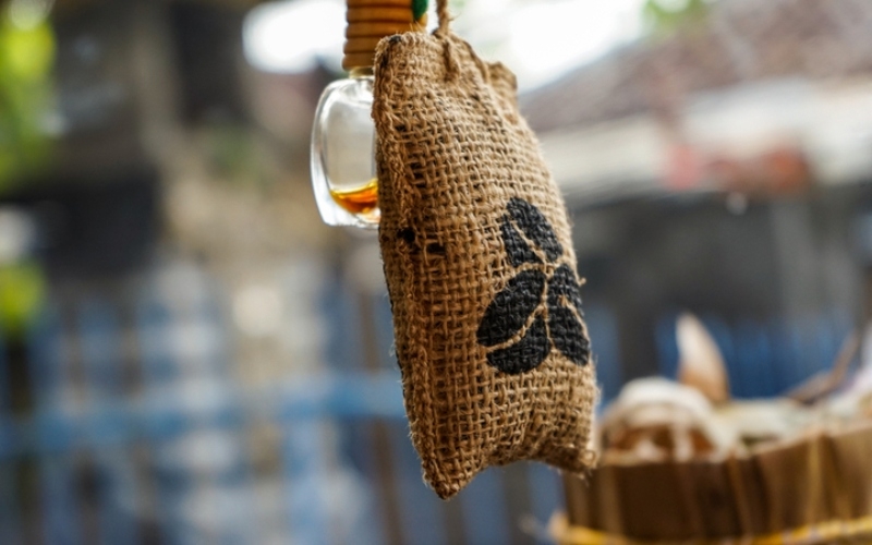 Usa aceites esenciales para obtener un aroma natural | Shutterstock Photo by Made sunesa Adi wijaya