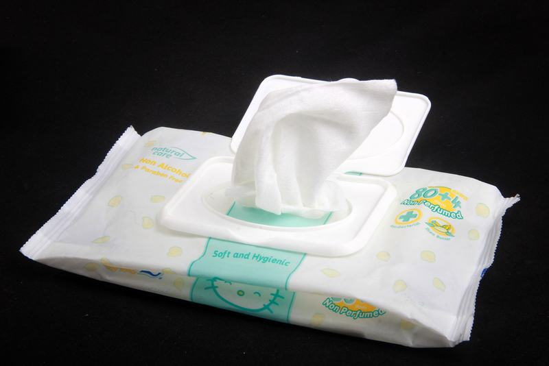 Las toallitas limpiadoras para bebés son buenas para la limpieza | Shutterstock Photo by spotters_studio