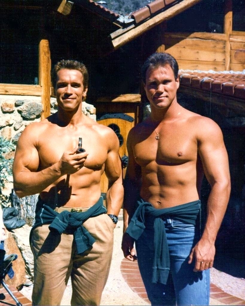 Parece que hay alguien tan marcado como Schwarzenegger | MovieStillsDB