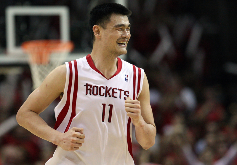 Yao Ming – 2,29 m | Getty Images Photo by Ronald Martinez