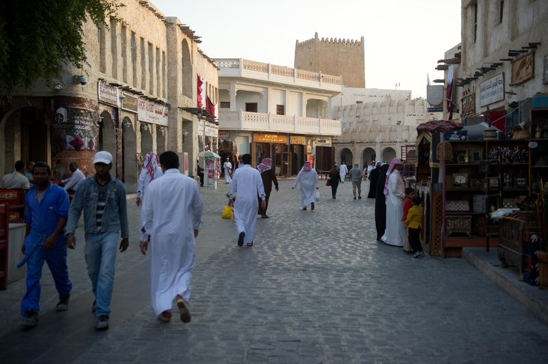 Qatar tiene más hombres que mujeres | Alamy Stock Photo