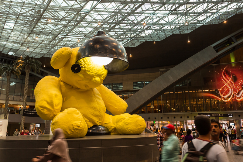Un aeropuerto con un oso de peluche gigante que vale millones | Getty Images Photo by amnachphoto