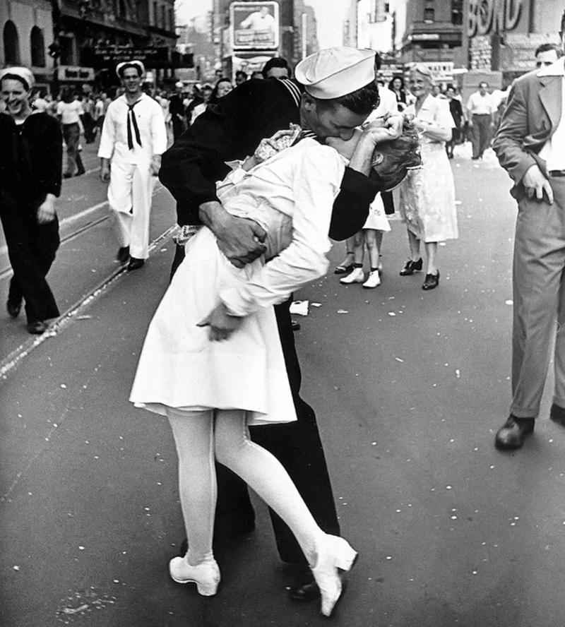 Times Square’s Kiss | Alamy Stock Photo by PJF Military Collection