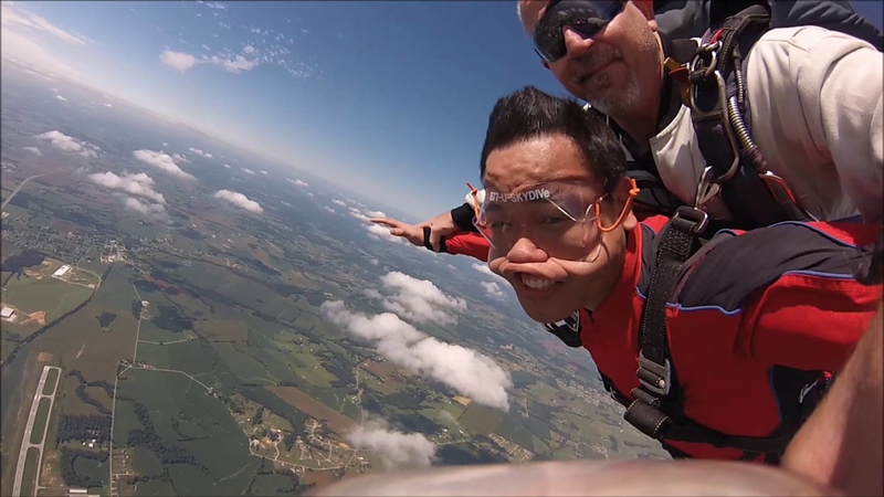 What if You Tried to Smile While Skydiving? | Imgur.com/Soundvo1ume