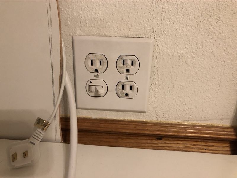 A Fishy Smell From the Outlets | Imgur.com/eZ7PvgF