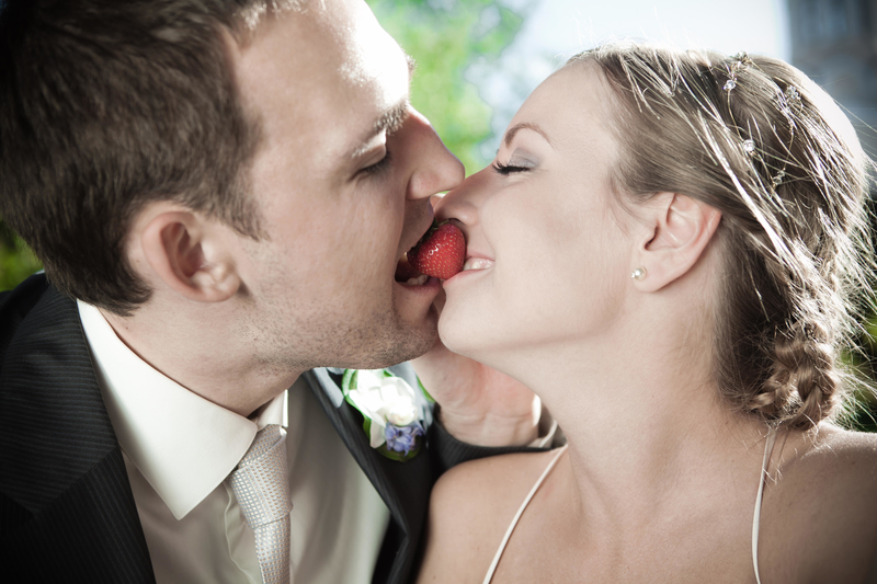 Usually, Food Goes Into the Mouth | Alamy Stock Photo by YAY Media AS/Andersonrise