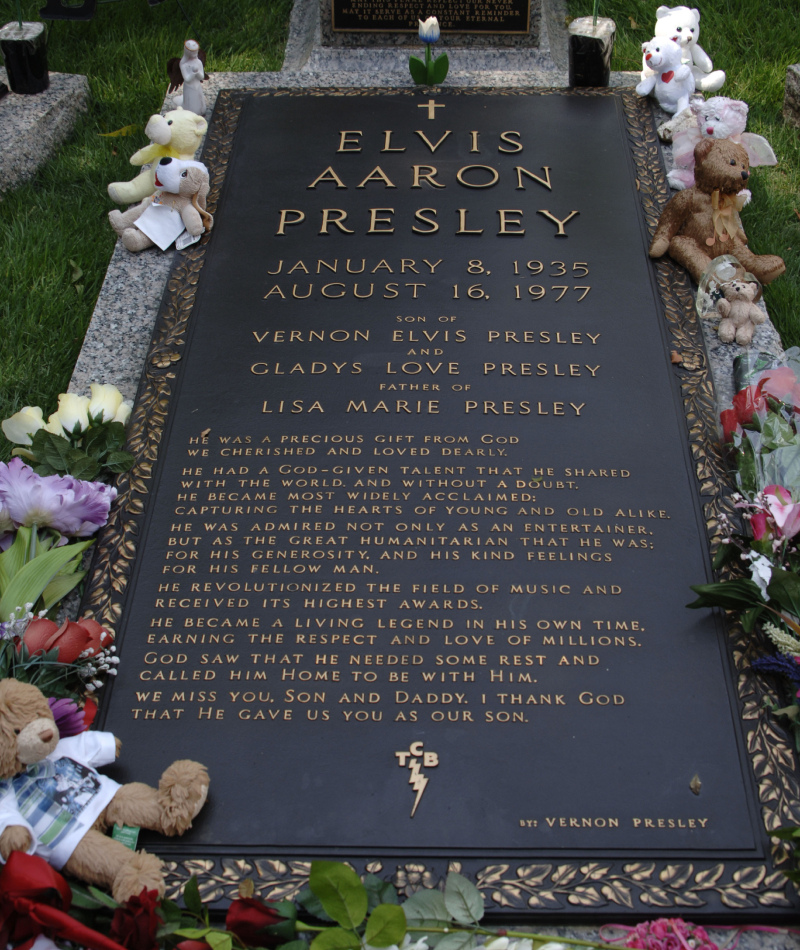 Elvis's Modest Funeral | Alamy Stock Photo by Prisma Archivo