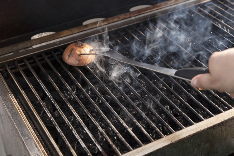 A Makeshift Grill Cleaner | Shutterstock