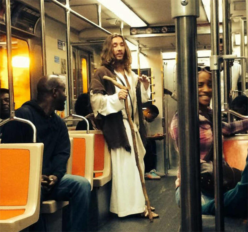 Ist das Jesus? | Twitter/@subwaycreatures
