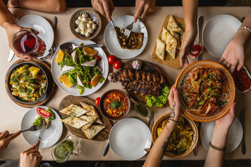 Abendessen in Buffetform | Shutterstock