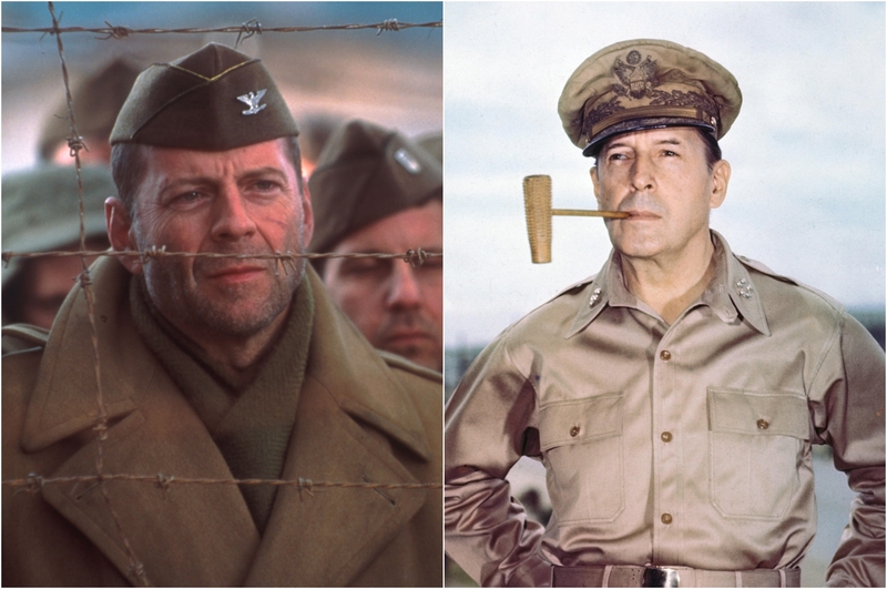 Bruce Willis y el general del ejército estadounidense Douglas MacArthur | Alamy Stock Photo by Photo 12/Archives du 7e Art collection & World History Archive