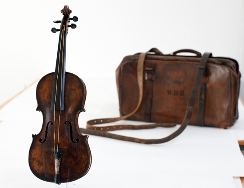 Eine Geige überlebte ihren Spieler | Alamy Stock Photo 