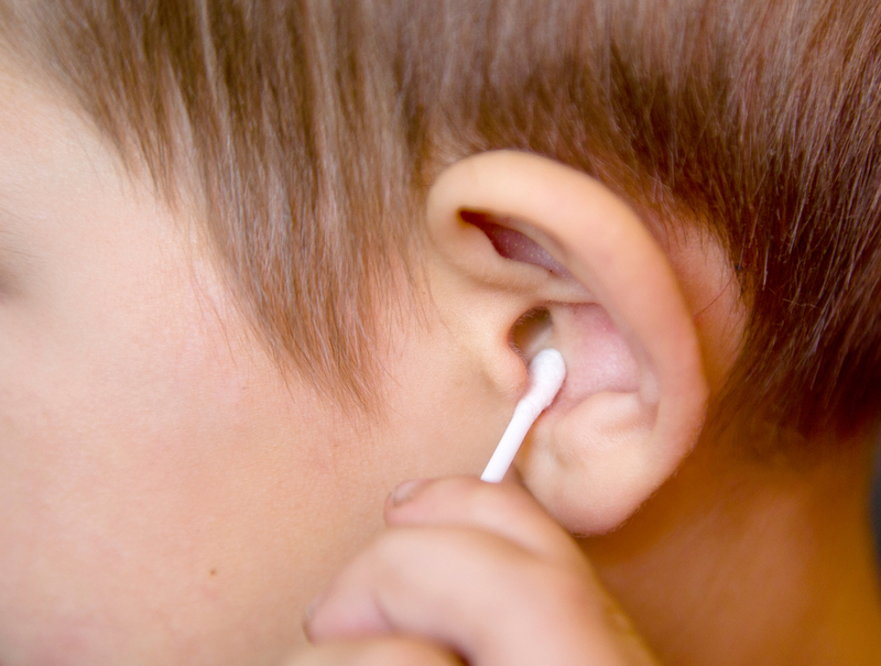 Trockenes Ohrenschmalz? Feuchtes? Klebriges? Deine Gene entscheiden | vitec/Shutterstock