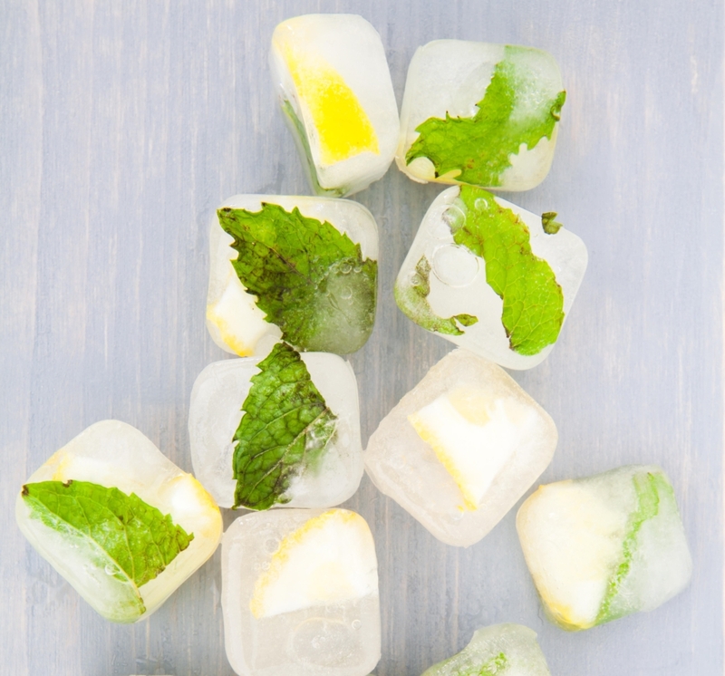 Lemon and Mint Ice Cubes | Alamy Stock Photo