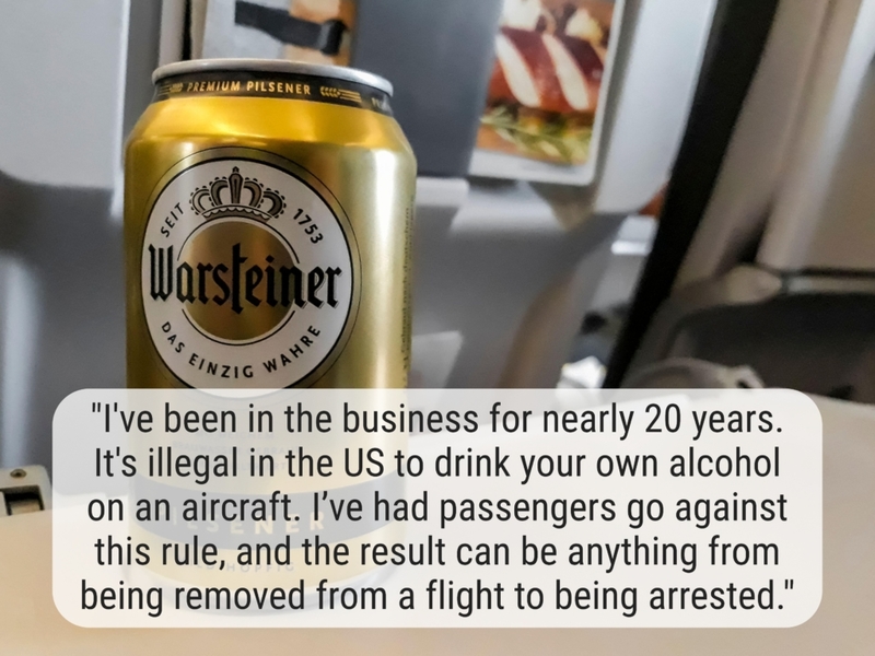 Alkohol im Flugzeug | Alamy Stock Photo