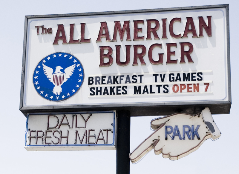 Der All-American Burger | Flickr Photo by Ashley Ringrose