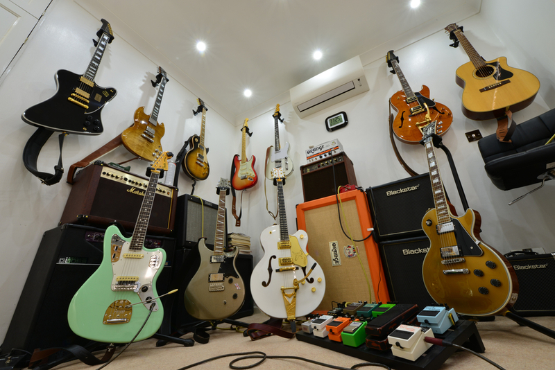 Fender & Gibson Guitars | Shutterstock