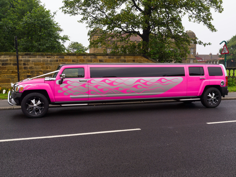 The Bright Pink Stretch Hummer Wedding Limo | Alamy Stock Photo