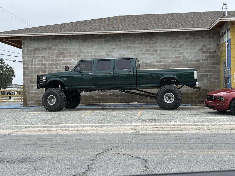 The Extra-Long Ford F-150 Limo | Reddit.com/Jokesand