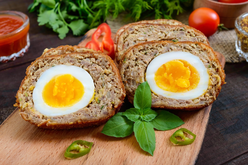 Huevos escoceses | Shutterstock Photo by Iaroshenko Maryna
