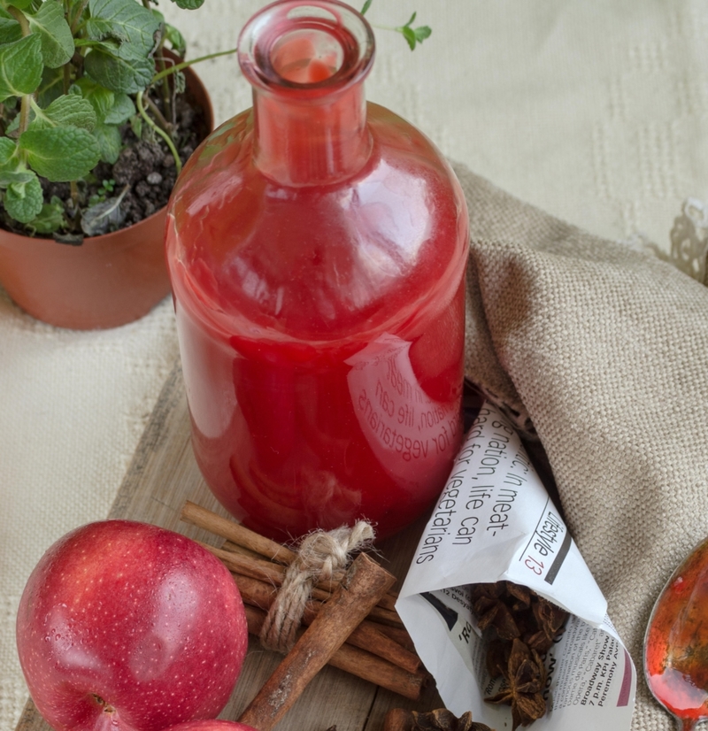 Puré de manzana al rojo vivo | Alamy Stock Photo by Elster 