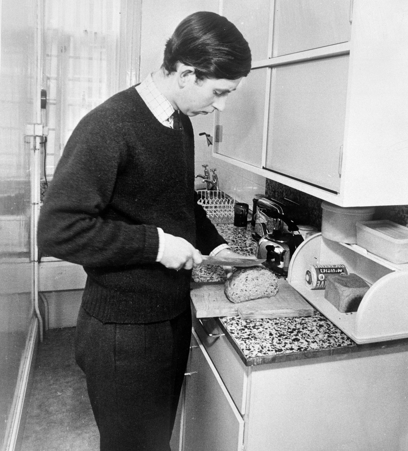 El Príncipe Carlos cocinando | Alamy Stock Photo