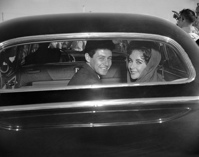 Eddie Fisher und Elizabeth Taylor verlassen ihre Hochzeit | Getty Images Photo by Bettmann