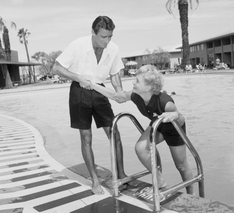 Die Schauspieler Peter Lawford and Judy Holliday | Getty Images Photo by Bettmann