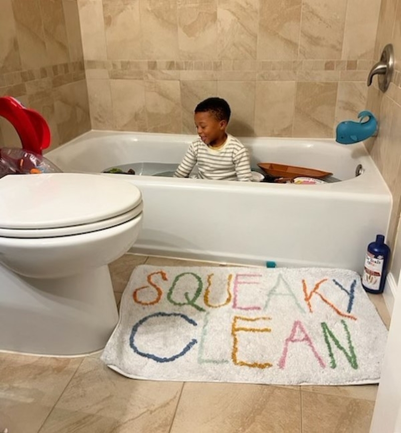 The Mom With a Bath Time Surprise | Instagram/@kiakaytolbert