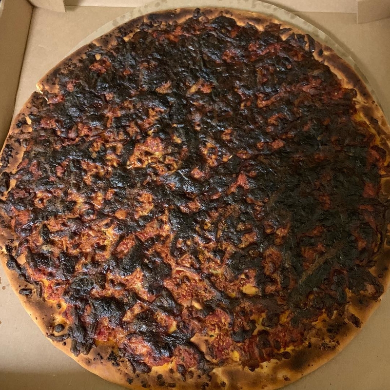 The Mom Whose Pizza Got Just a Bit Overcooked | Instagram/@hustleandflowfitnessfun