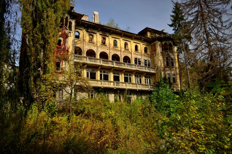 Verlassenes Haus des bulgarischen Industriellen Pencho Semov | Shutterstock