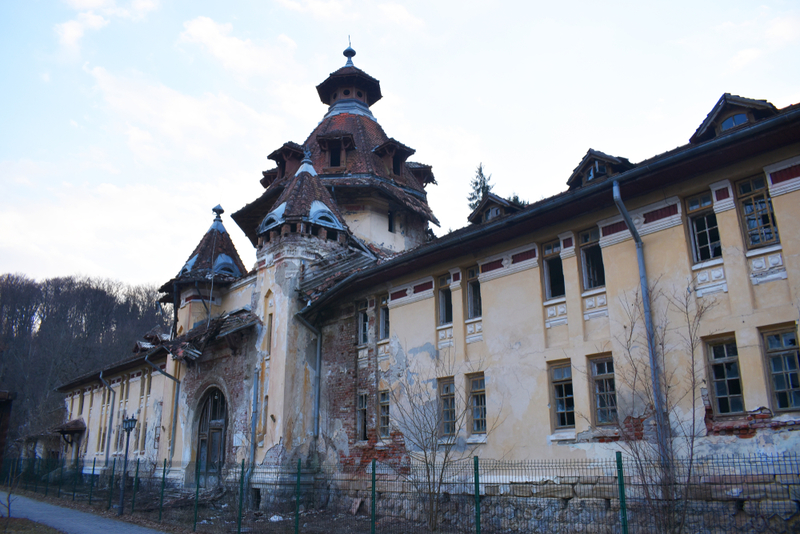 Ehemaliges Behandlungshaus (Pavilionul de Bai) aus Baile Govora, Kreis Valcea, Rumänien | Shutterstock