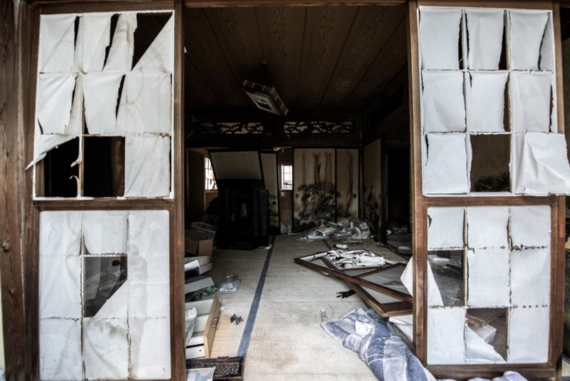 Ein verlassenes Geschäft liegt verlassen in Fukushima | Alamy Stock Photo by Karel Tupý