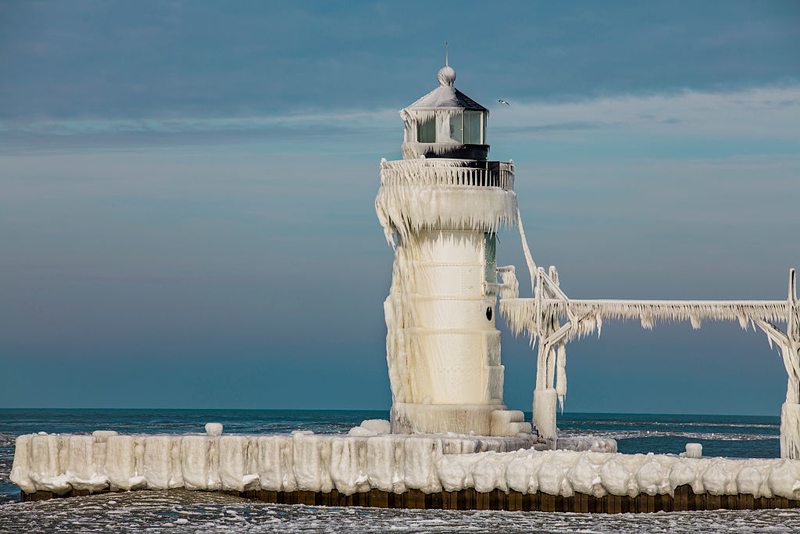 St. Joseph Frozen Leuchtturm am Michigansee | Getty Images Photo By Mike Kline