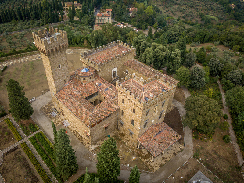 A Private Castle | Alamy Stock Photo by Tomka