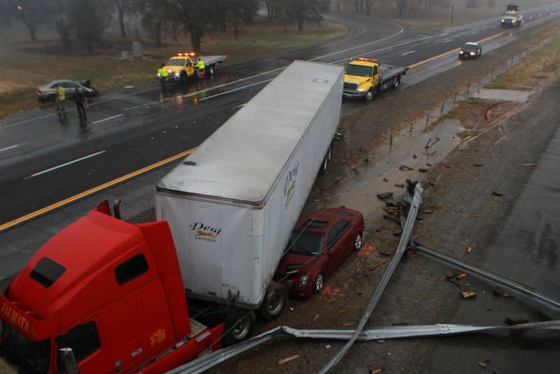 Freeway Accident | Alamy Stock Photo by Redding Record Searchlight/ZUMAPRESS
