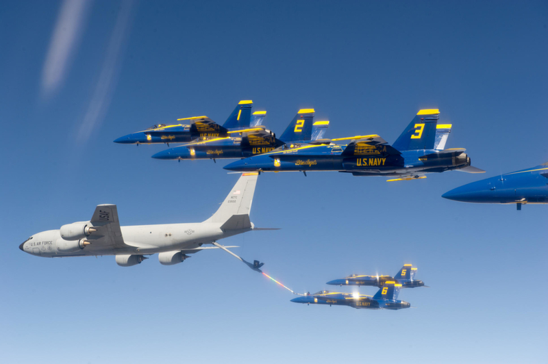 Mid-Air Refuel | Alamy Stock Photo by PJF Military Collection 