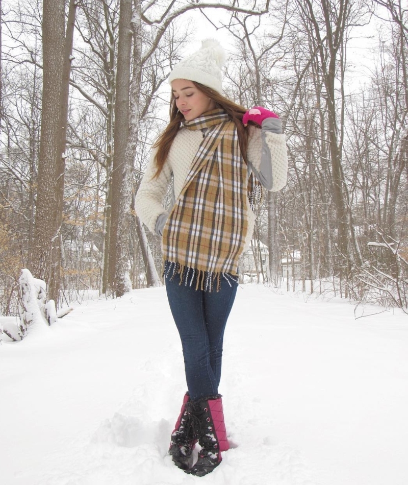 A Cozy Winter Look | Instagram/@livvydunne