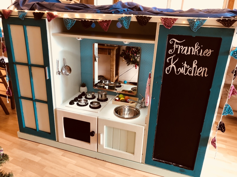 Make Your Own Play Kitchen | Imgur.com/ejt80