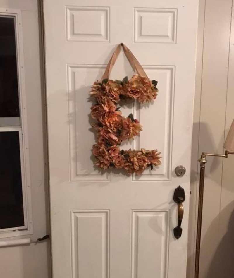 Make Hanging Door Letters Out of Floral Wreaths | Facebook/@RachaelsCraftyHand