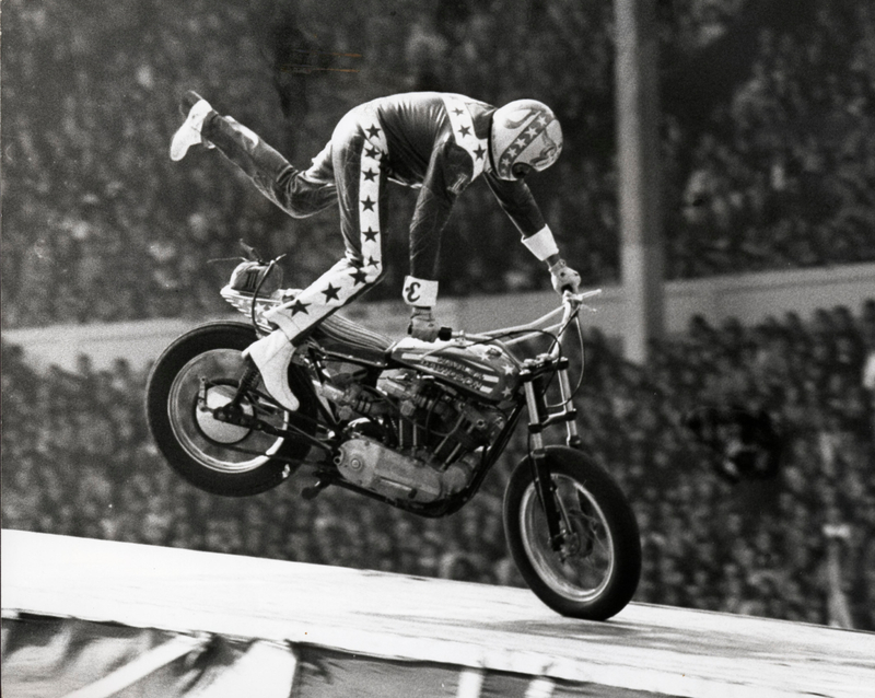 Watching Evel Knievel & The Wide World of Sports | Alamy Stock Photo by KEYSTONE Pictures USA