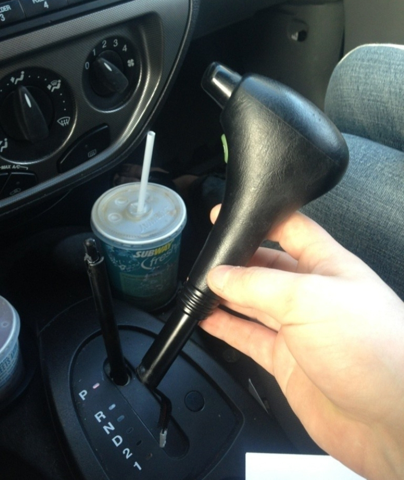 Driving Off the Handle | Imgur.com/PXemb9A