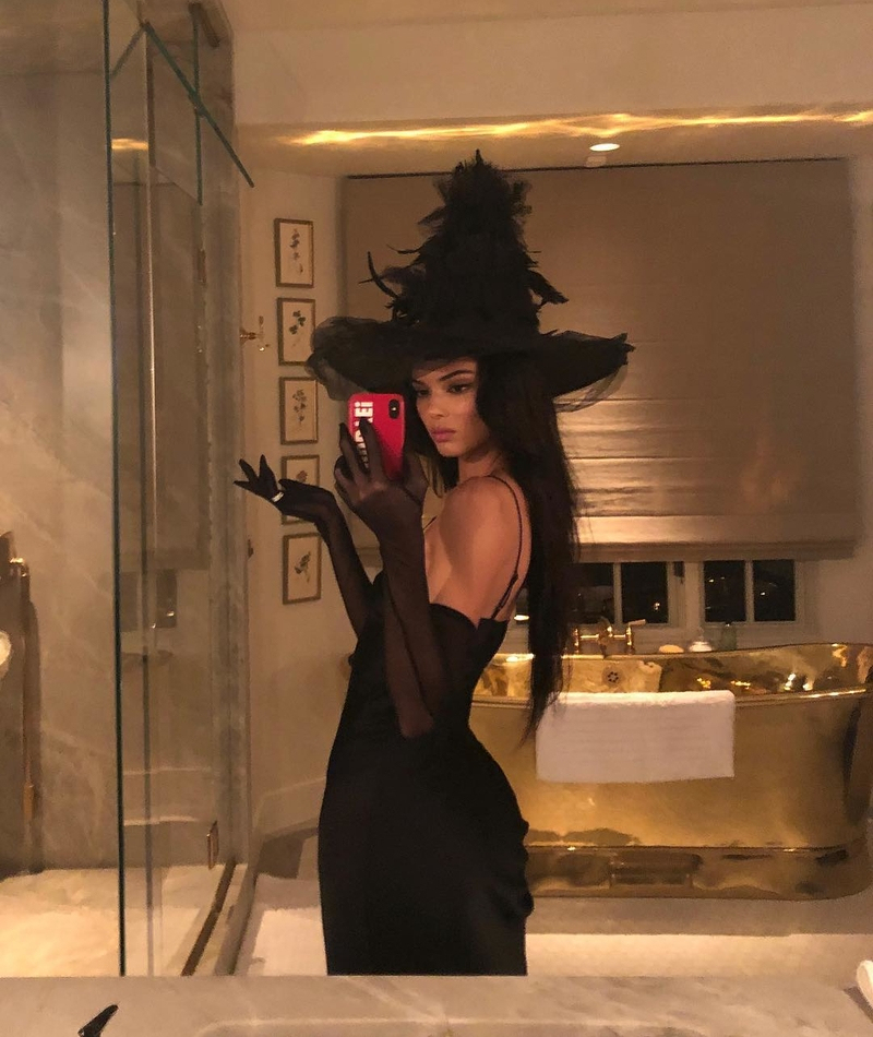 Kendall Jenner's Golden Bathtub | Instagram/@kendalljenner