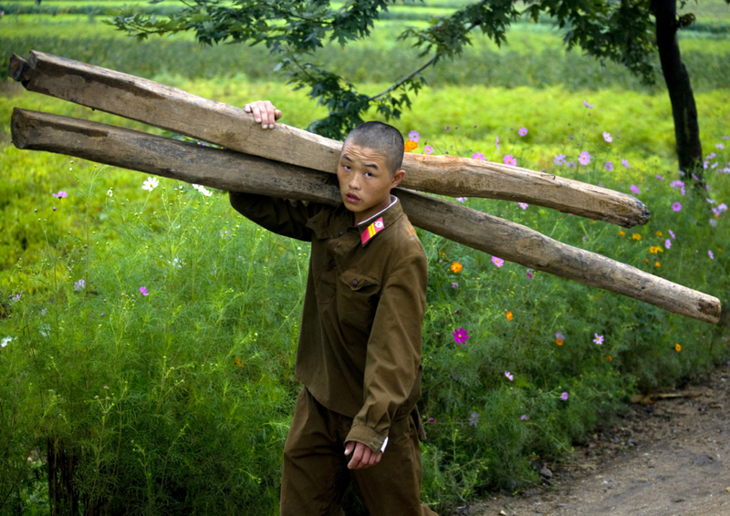Soldaten auf dem Bauernhof | Getty Images Photo by Eric Lafforgue/Art In All Of Us