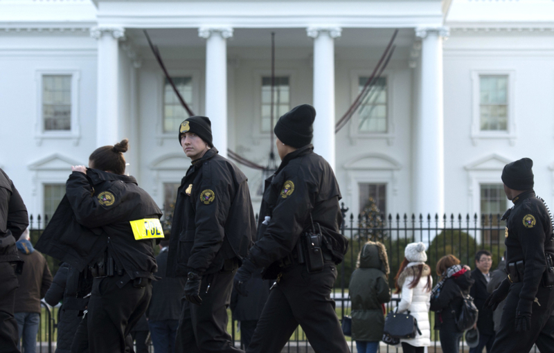 Uniformierte Abteilung des Secret Service - 63.970 Dollar | Alamy Stock Photo by UPI/Kevin Dietsch