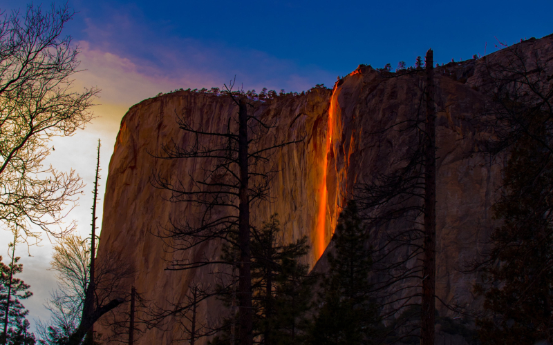 Cascada de fuego de Yosemite | Wirestock Creators/Shutterstock