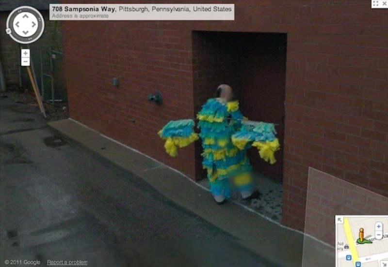 A Psychedelic Big Bird? | Imgur.com/1ggSoYk via Google Street View